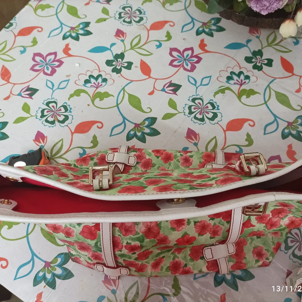 Authentic Dooney and Bourke Large Petunia Tote - Picture 15 of 16